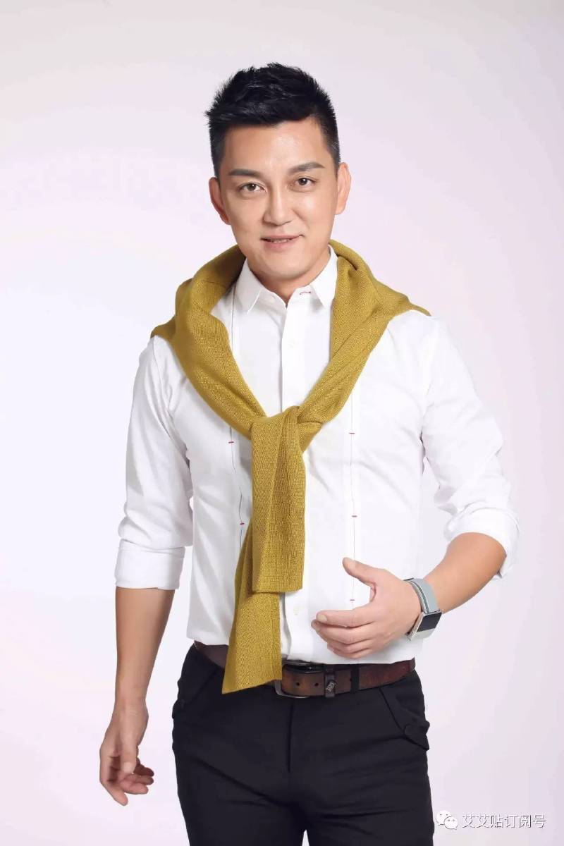 李锐授权艾艾贴照片