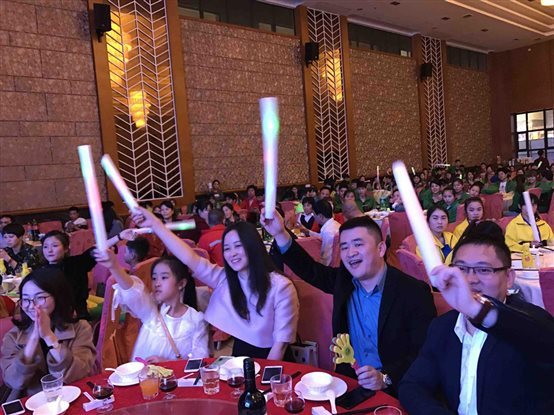 艾艾达供应链2017年会丨与艾前行，感恩背后的他们