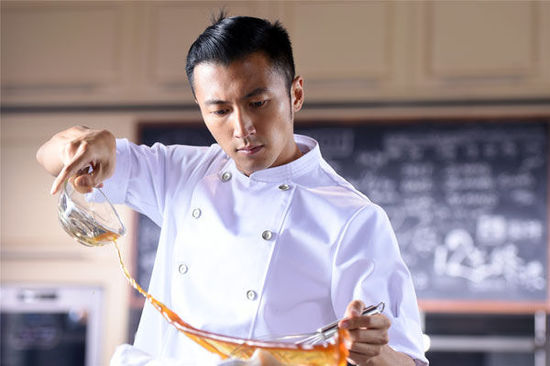 艾热点 | 被谢霆锋的这张“半裸照”吓哭了！得了筋膜炎，真的这么恐怖吗？ 　　 