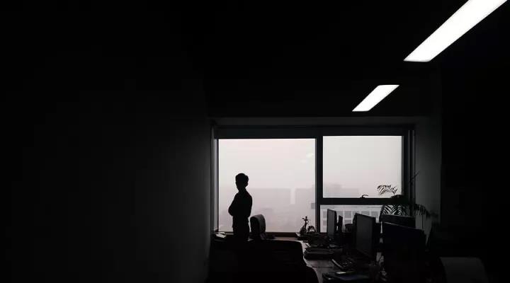  艾艾贴 | 第一批90后稳住，我们能赢！